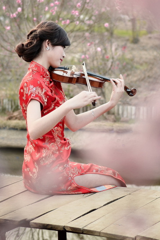 Fondo de pantalla Pretty Asian Girl Violinist 320x480