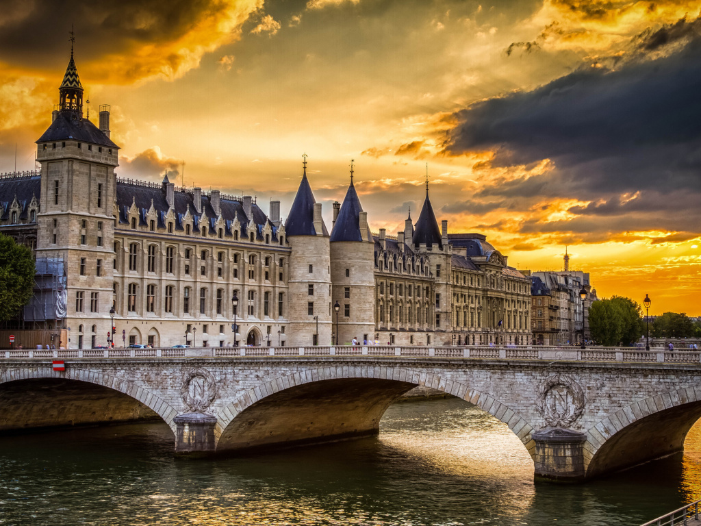 La conciergerie Paris Castle wallpaper 1024x768