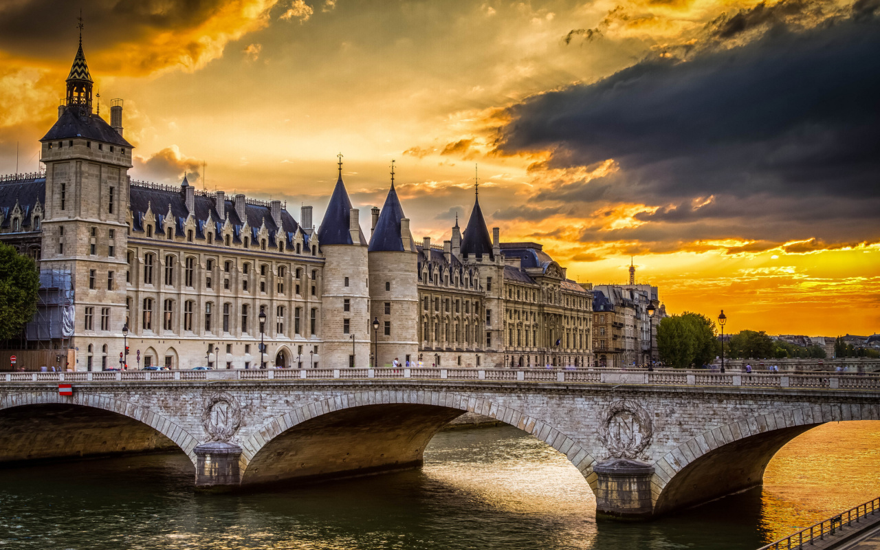 Das La conciergerie Paris Castle Wallpaper 1280x800