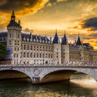Kostenloses La conciergerie Paris Castle Wallpaper für iPad
