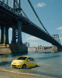 Das Yellow Fiat 500 Under Bridge In New York City Wallpaper 128x160