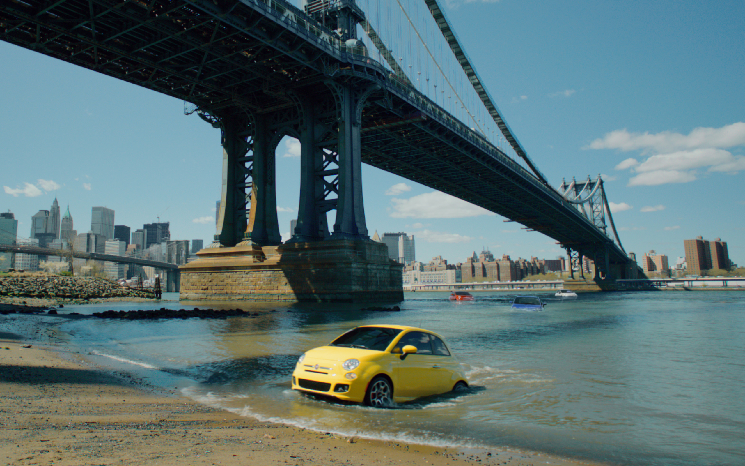 Обои Yellow Fiat 500 Under Bridge In New York City 2560x1600