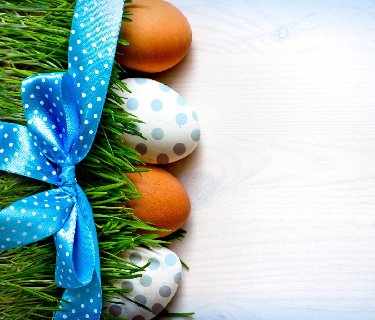 Обои Easter Eggs Polka Dot 1200x1024