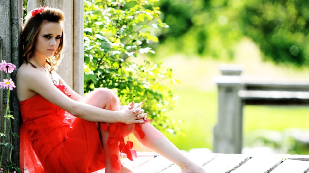 Girl In Red Dress wallpaper 1280x720