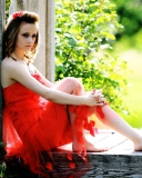 Sfondi Girl In Red Dress 128x160