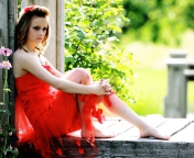 Sfondi Girl In Red Dress 176x144