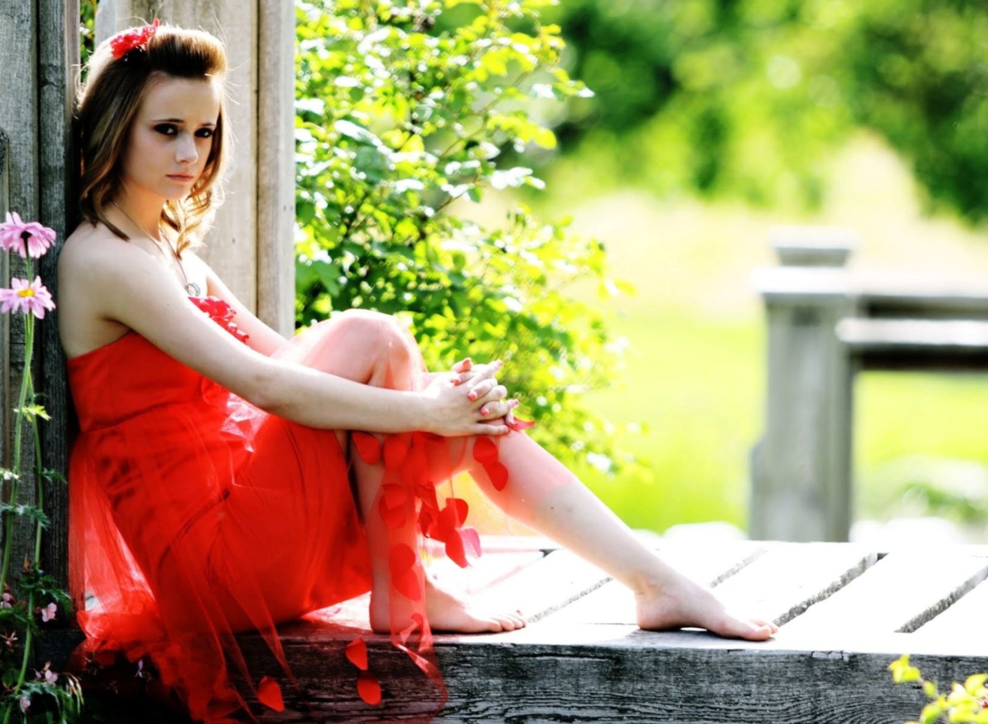 Sfondi Girl In Red Dress 1920x1408