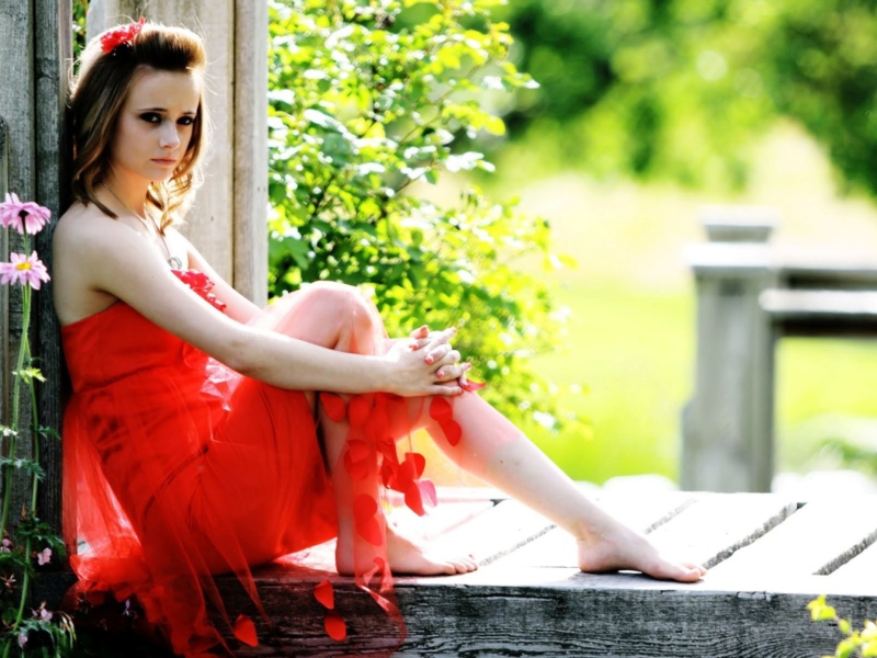 Girl In Red Dress wallpaper 800x600