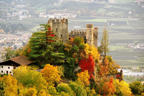 Das Italy Castle in Brunnenburg Wallpaper 480x320