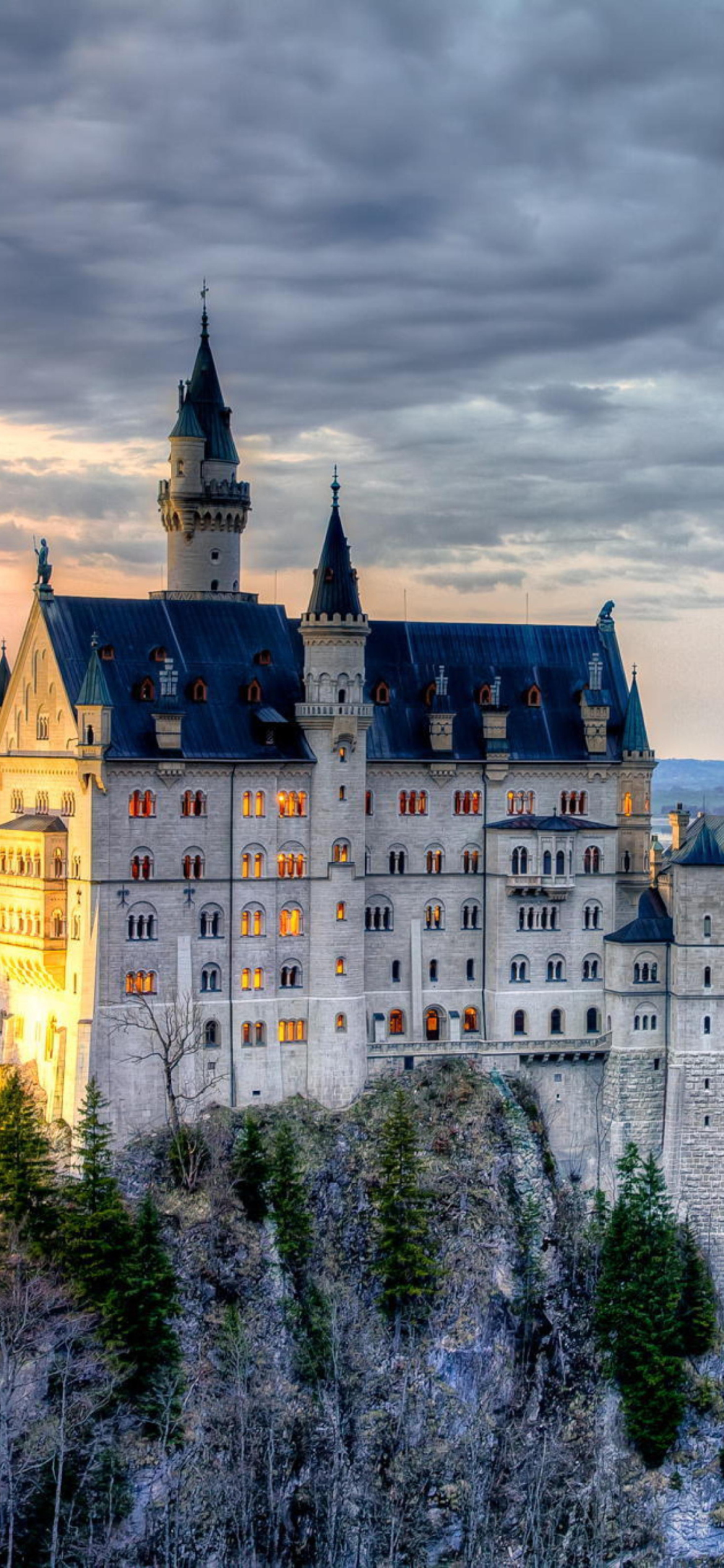Neuschwanstein Castle, Bavaria, Germany screenshot #1 1170x2532