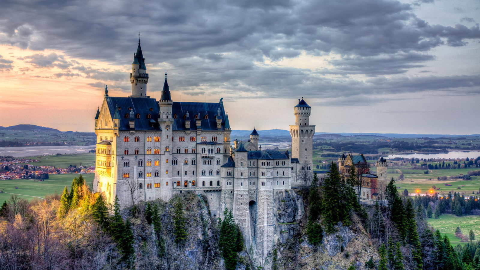 Sfondi Neuschwanstein Castle, Bavaria, Germany 1600x900