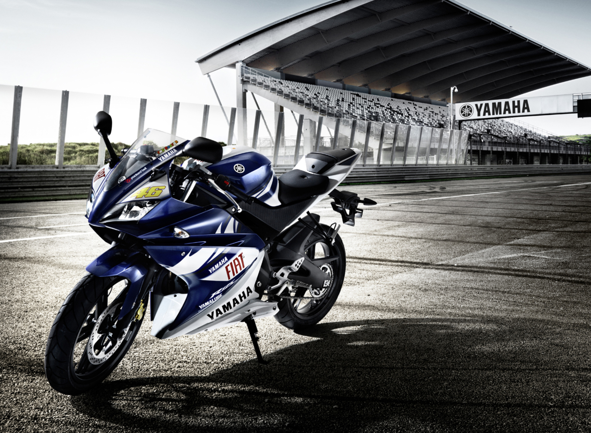 YZF R125 Yamaha Race Motor wallpaper 1920x1408