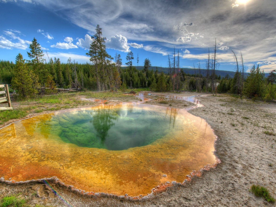 Thermal lake in Canada wallpaper 1152x864