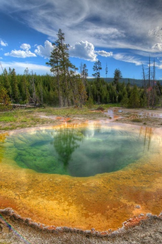 Thermal lake in Canada screenshot #1 320x480