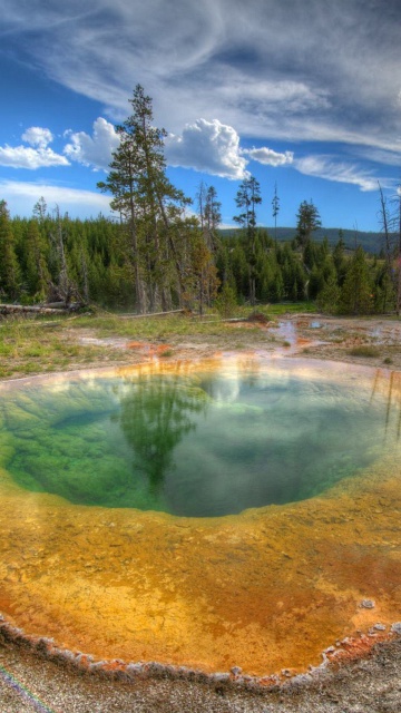 Обои Thermal lake in Canada 360x640