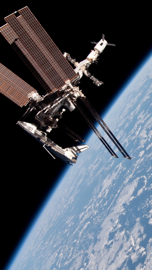 Das Satellite And Earth Wallpaper 640x1136