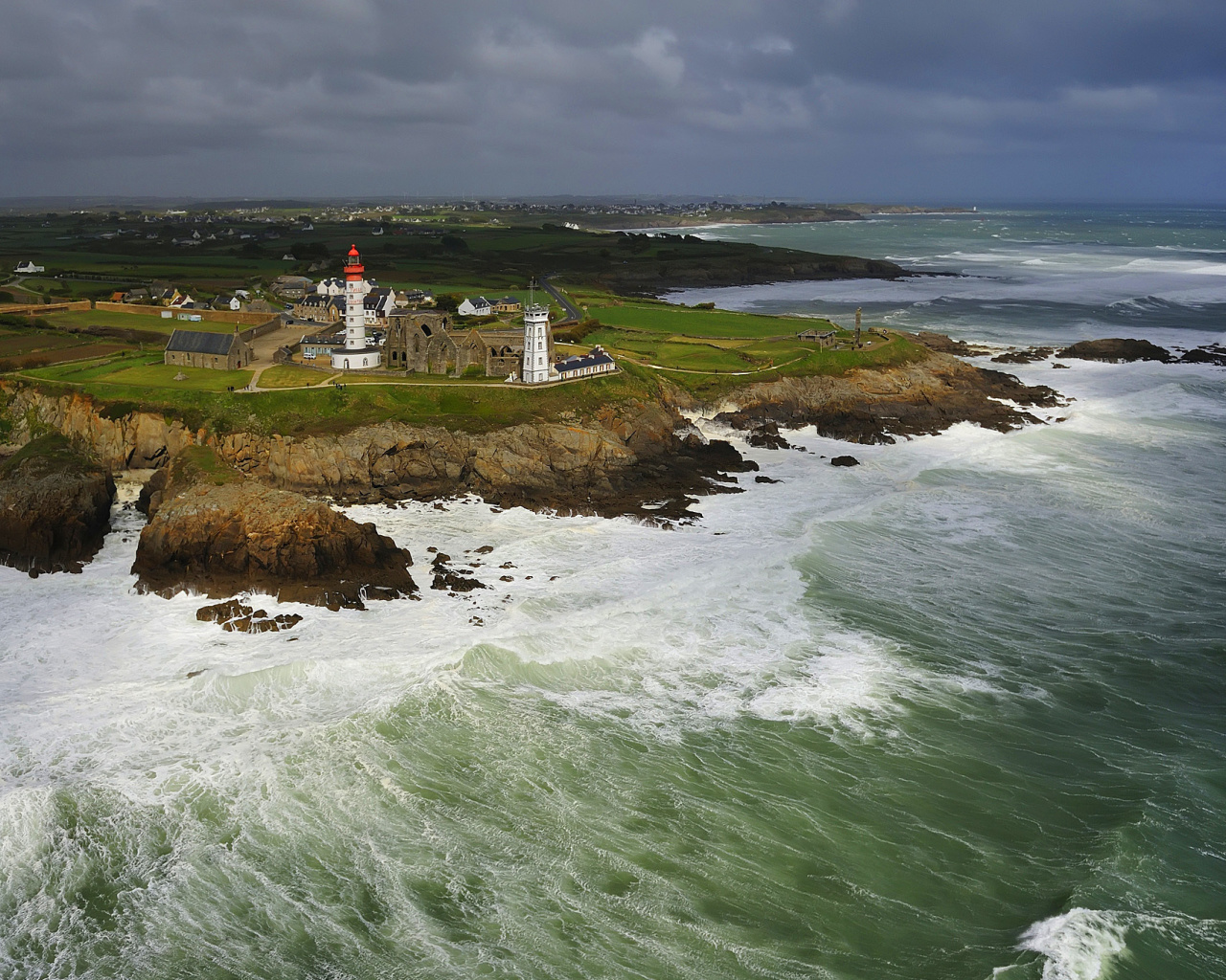 Fondo de pantalla Lighthouse on the North Sea 1280x1024