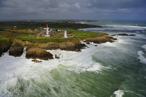 Fondo de pantalla Lighthouse on the North Sea 480x320