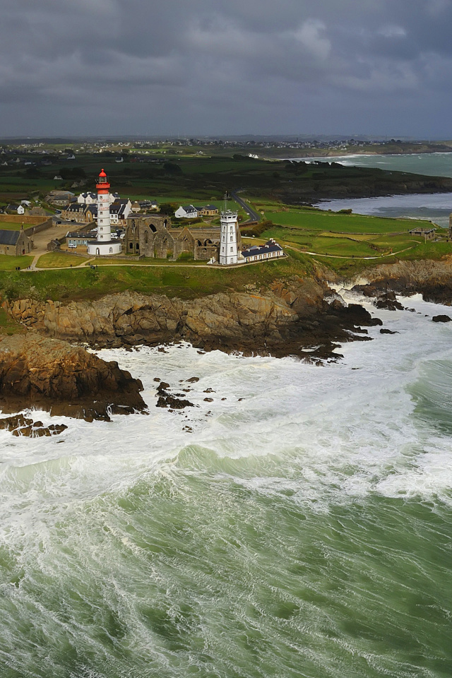 Fondo de pantalla Lighthouse on the North Sea 640x960