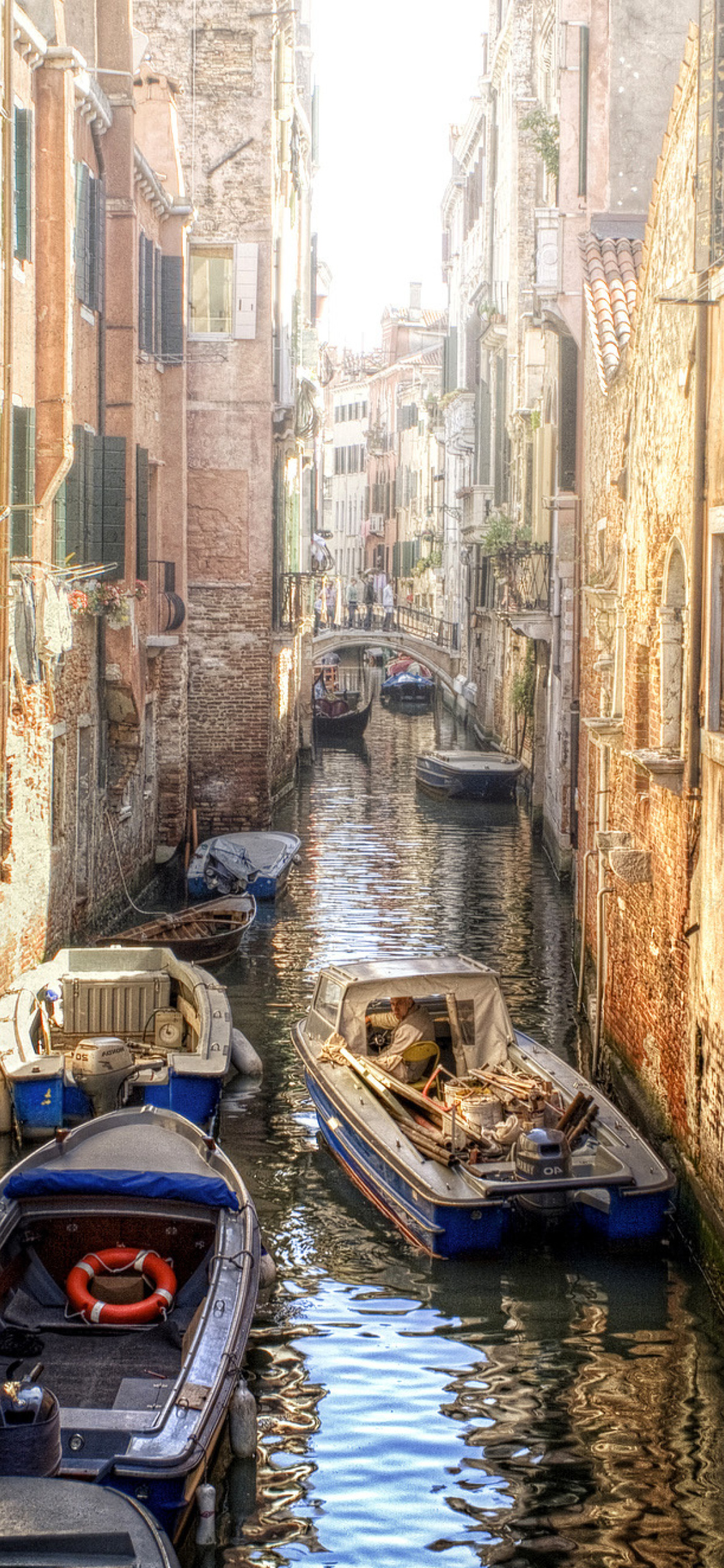Canals of Venice Painting wallpaper 1170x2532
