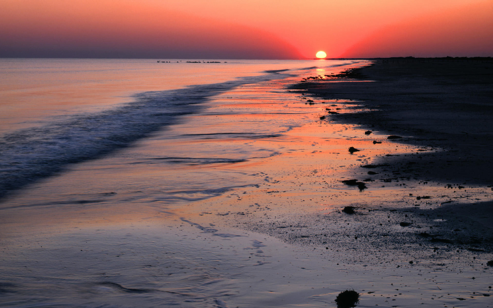 Horizon at sunset screenshot #1 1680x1050