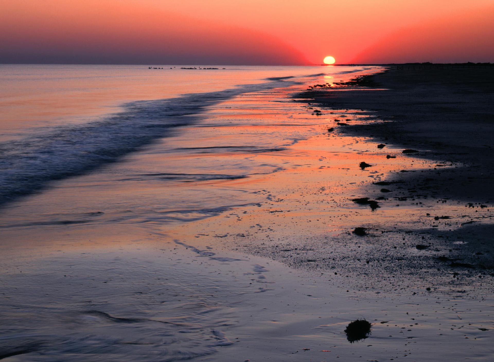 Horizon at sunset screenshot #1 1920x1408