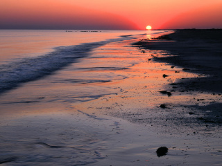 Horizon at sunset wallpaper 320x240