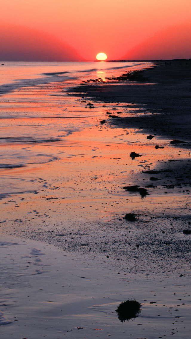 Das Horizon at sunset Wallpaper 640x1136