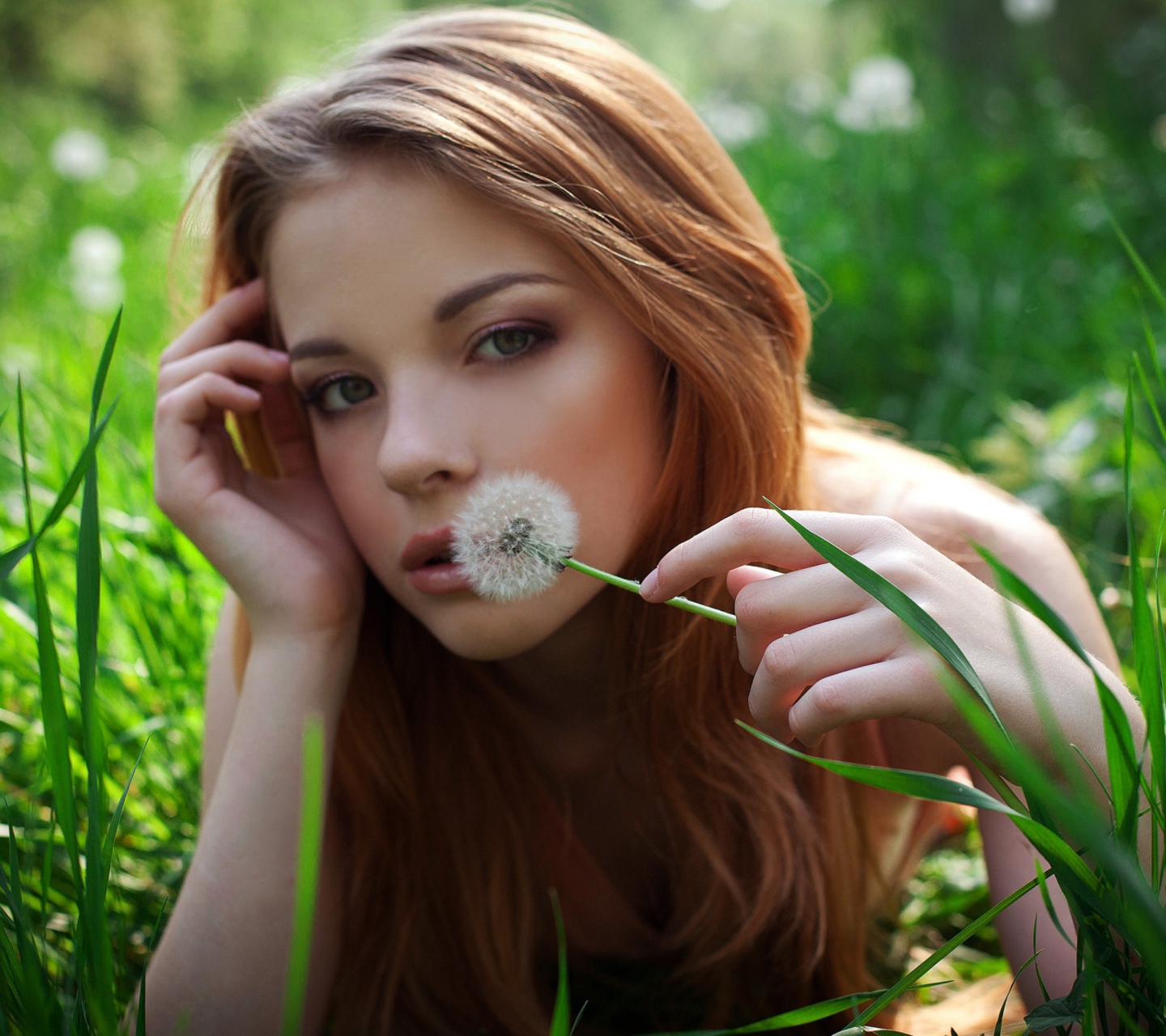 Redhead Girl With Dandelion screenshot #1 1440x1280
