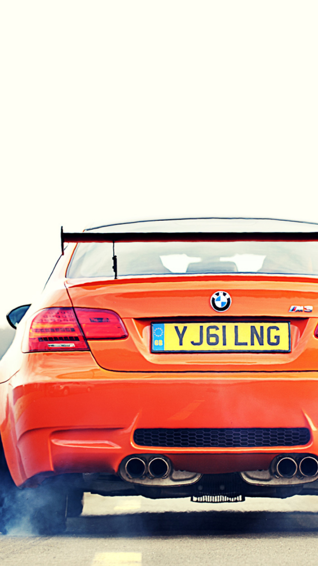 Fondo de pantalla BMW M3 GTS 640x1136