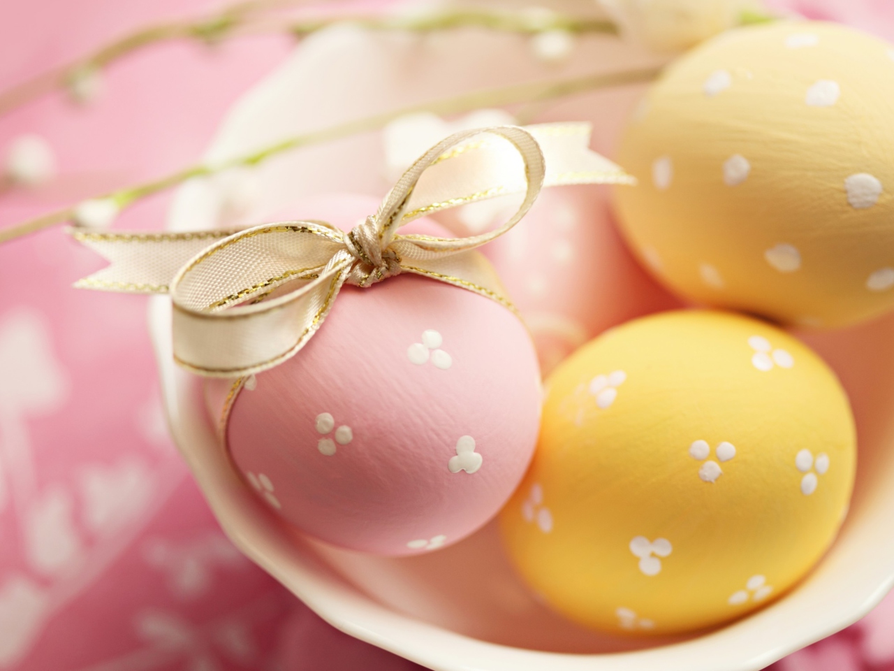 Easter Eggs wallpaper 1280x960