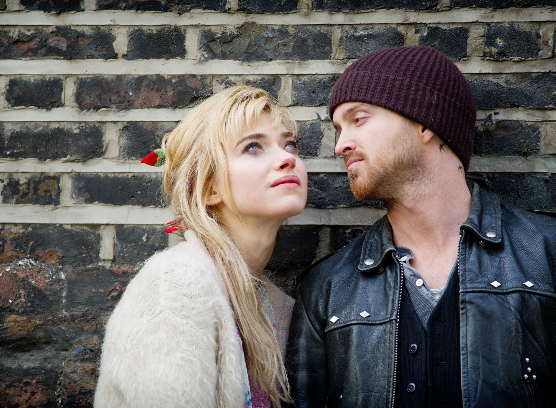 Das A Long Way Down with Aaron Paul and Imogen Poots Wallpaper 1920x1408