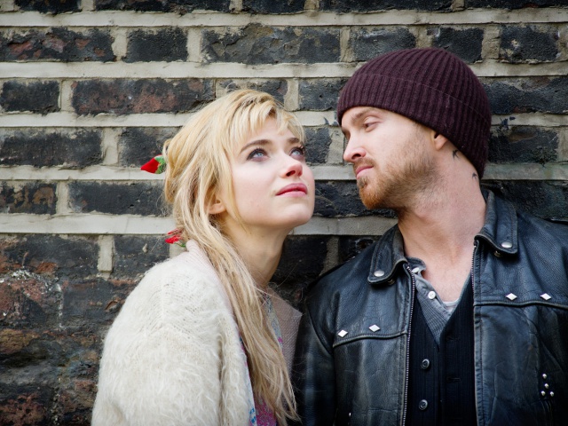 Fondo de pantalla A Long Way Down with Aaron Paul and Imogen Poots 640x480