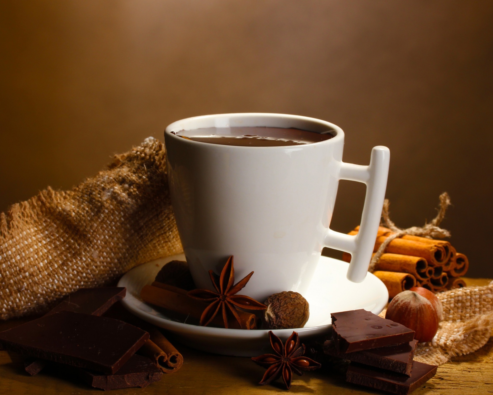 Обои Hot Spicy Chocolate 1600x1280