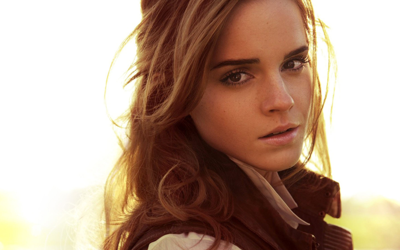 Обои Cute Emma Watson 1280x800