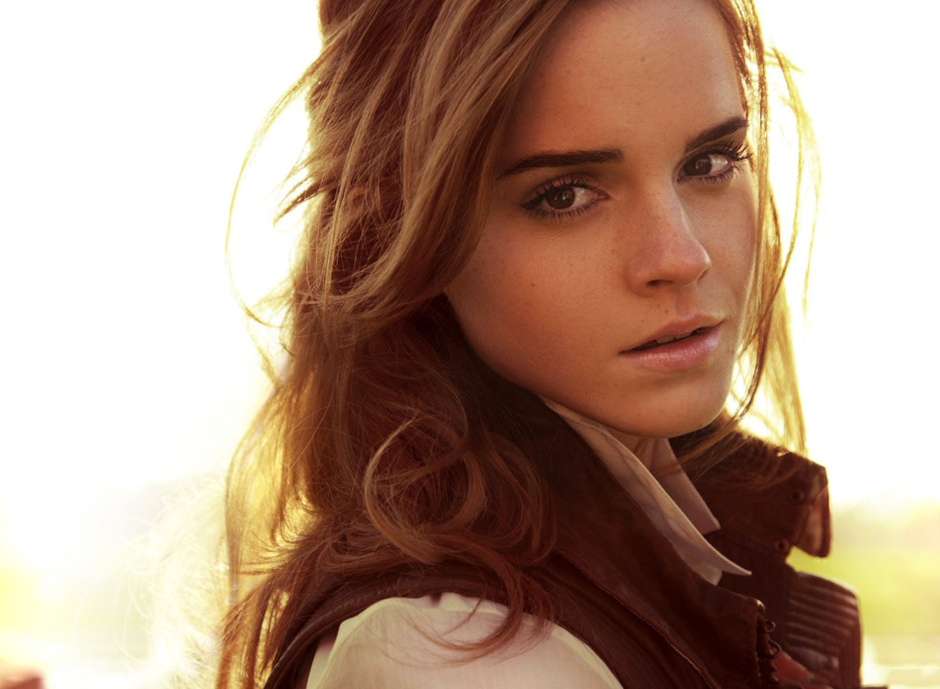 Cute Emma Watson screenshot #1 1920x1408