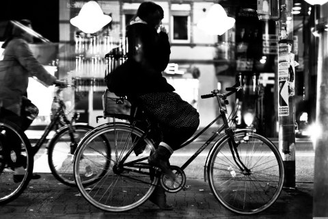 Das Riding A Bike Wallpaper 480x320