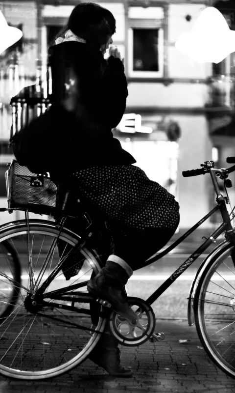 Das Riding A Bike Wallpaper 480x800