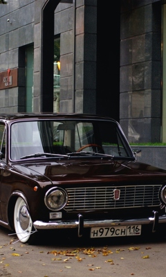 Das Retro Russian Car Wallpaper 240x400
