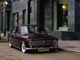 Fondo de pantalla Retro Russian Car 320x240