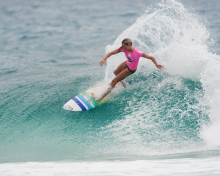 Fondo de pantalla Girl In Pink T-Shirt Surfing 220x176