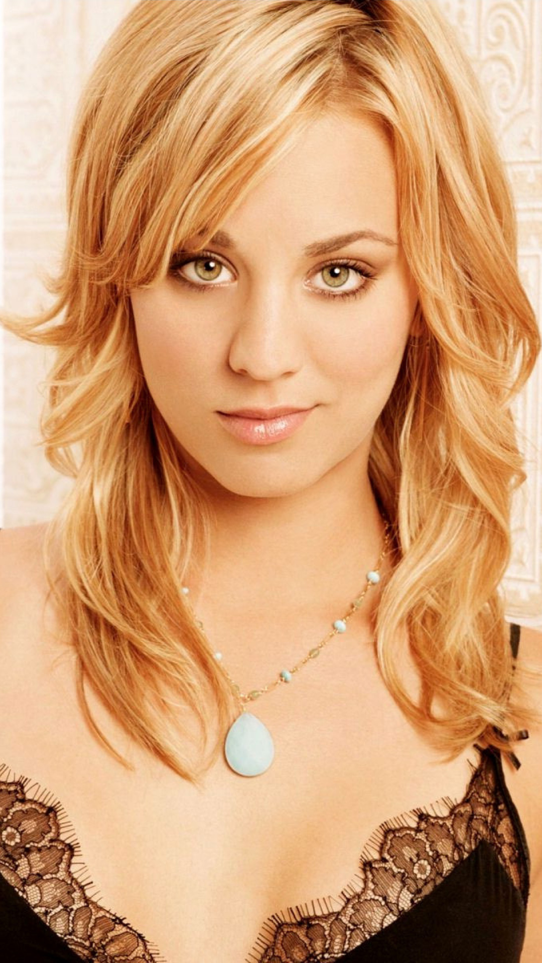 Fondo de pantalla Kaley Cuoco from The Big Bang Theory 1080x1920