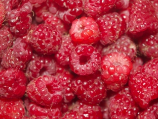 Sfondi Summery Juicy Raspberry 320x240