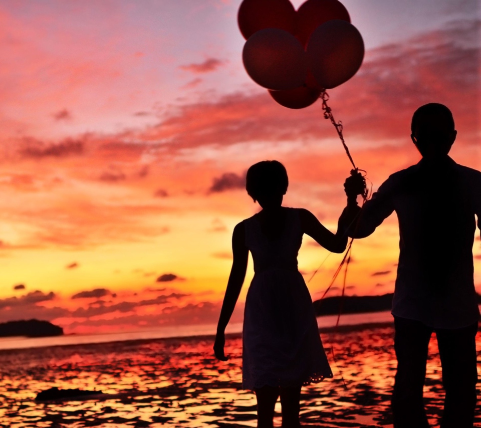 Fondo de pantalla Couple With Balloons Silhouette At Sunset 960x854