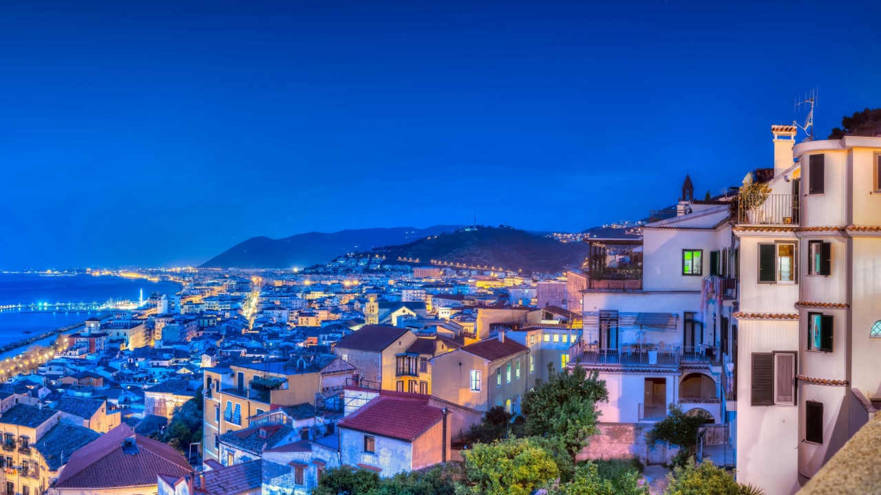 Fondo de pantalla Amalfi Coast and Gulf of Salerno in Campania 1280x720