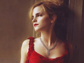 Обои Emma Watson In Red Dress 320x240