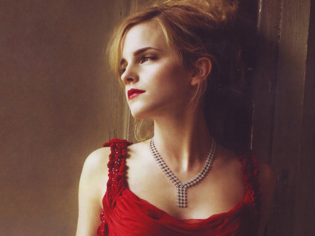 Обои Emma Watson In Red Dress 640x480