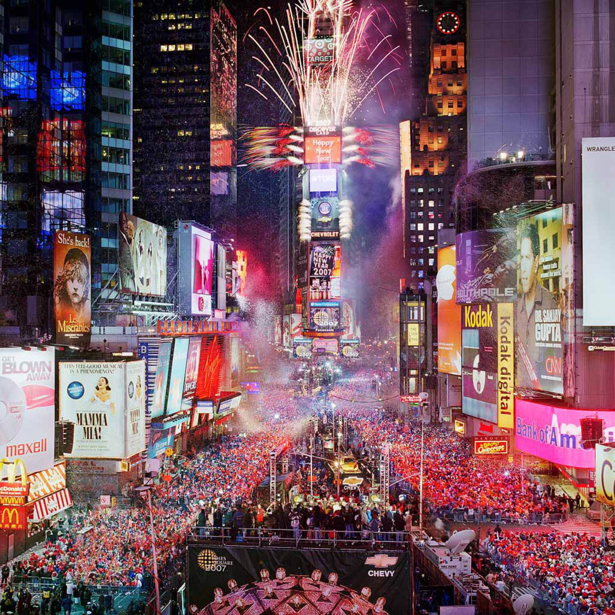Das New Year Eve On Times Square Wallpaper 2048x2048