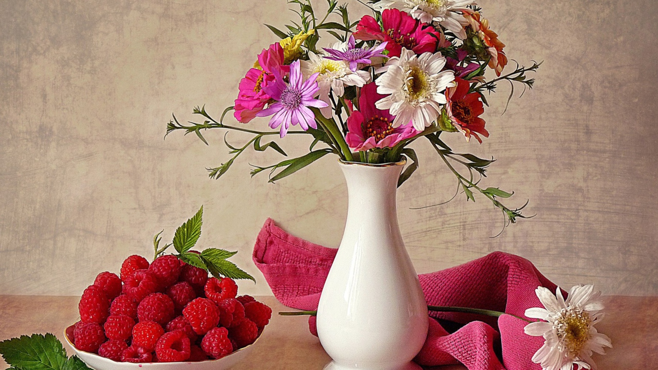 Fondo de pantalla Flower Vase 1280x720