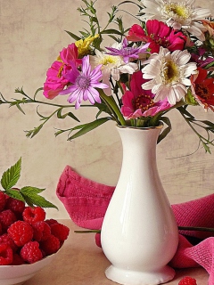 Das Flower Vase Wallpaper 240x320
